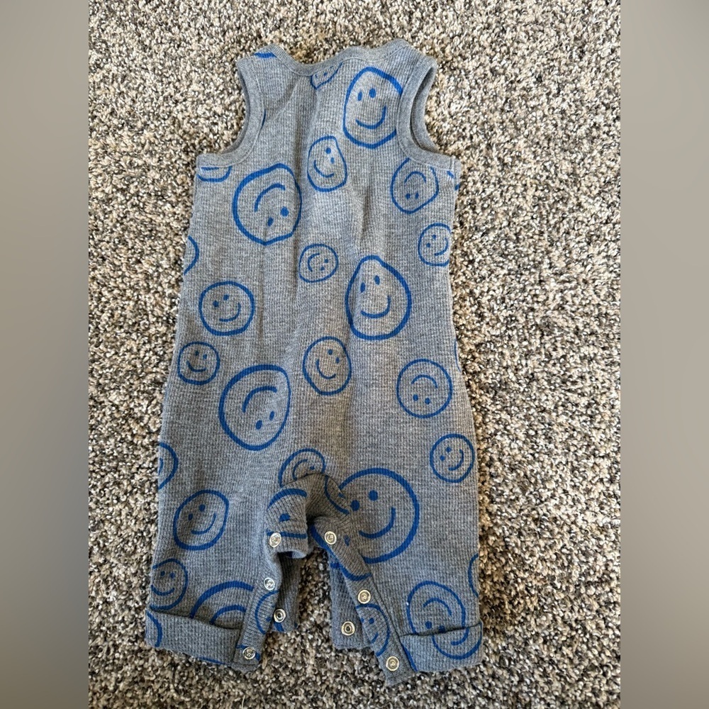 5/$10 Old Navy Baby Boy Gray & Blue Baby Romper Size 0-3 Months - Picture 3 of 3